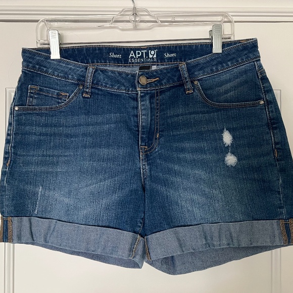 Distressed jean shorts, Size 10 - Picture 1 of 3